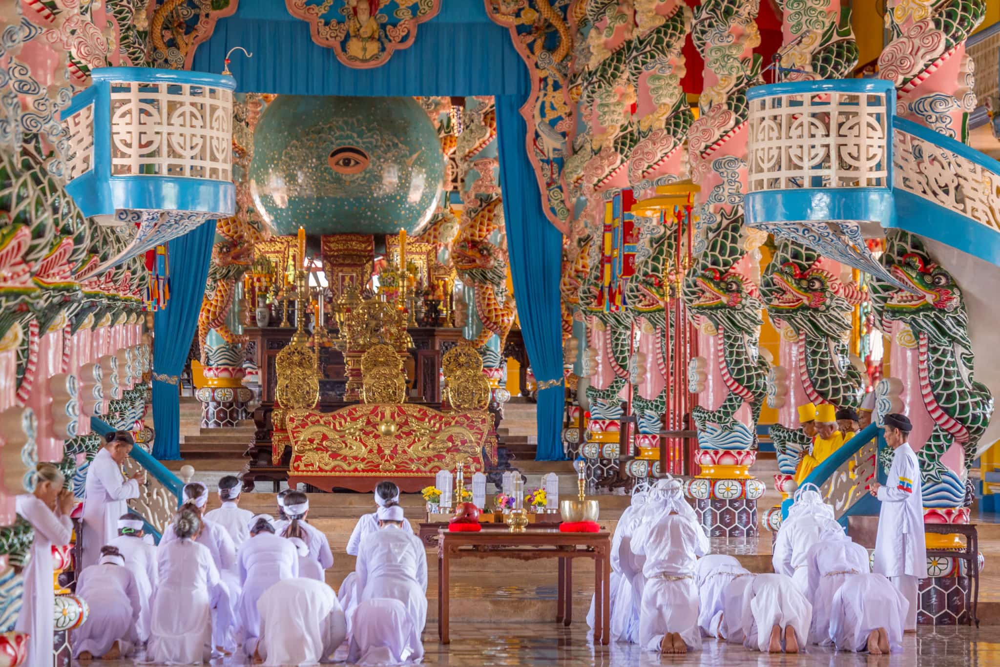 Cao Dai Temple - Muslim travel in Ho Chi Minh City - YallaVietnam