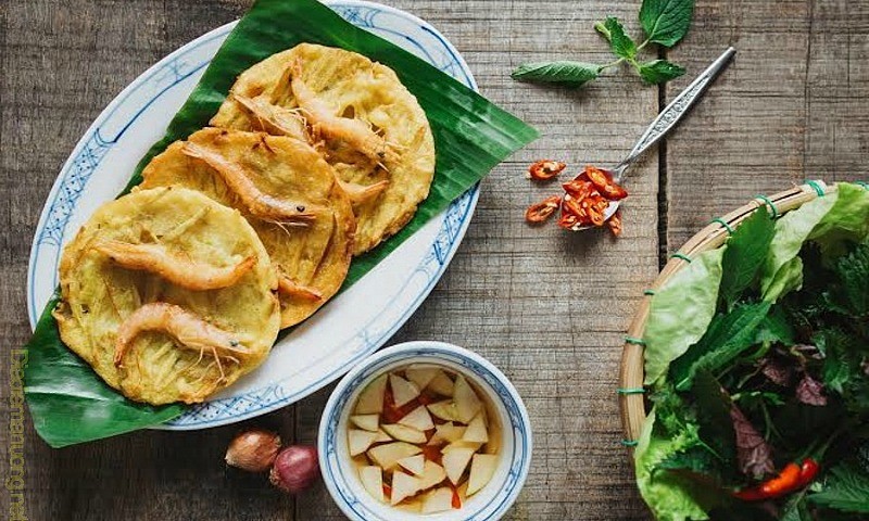  Fried shrimp cake  - a favorite snacl in Hanoi - Vietnam for Muslim travelers