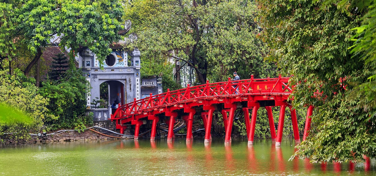  Walk around Hoan Kiem Lake - Must do thing for Muslim travelers to Hanoi