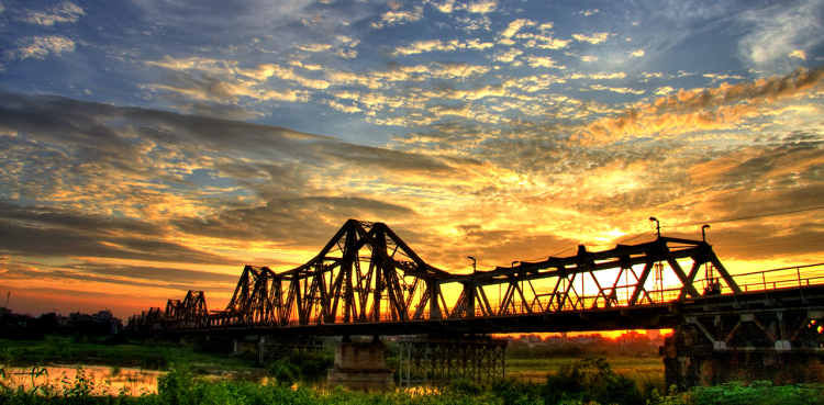 Long Bien Bridge - Best place to capture the Romantic Sunset in Hanoi  - Hanoi guide for muslim travelers - Yallavietnam