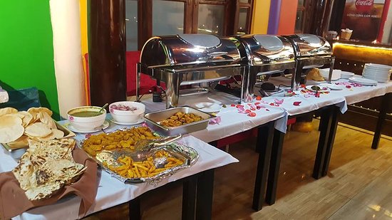 Yummy buffet in Namaste Omar’s Indian Restaurant in Sapa - YallaVietnam